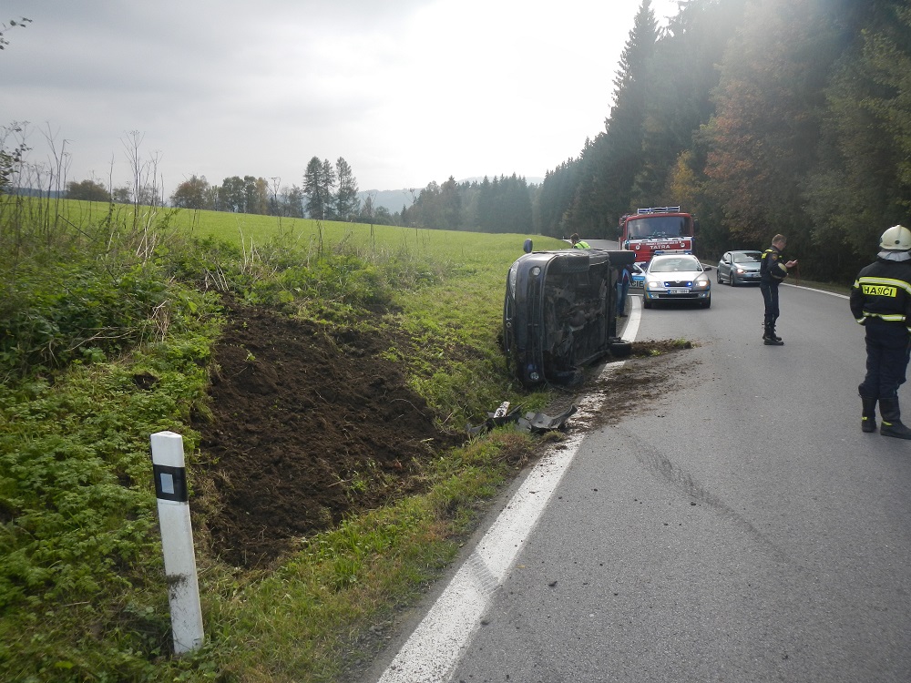 3 Dopravní nehoda OA, Frymburk - 3. 10. 2014 (1).jpg