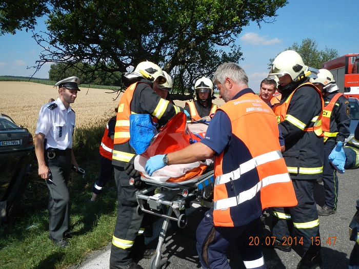 3 Dopravní nehoda OA, Kladruby - 20. 7. 2014 (2).jpg