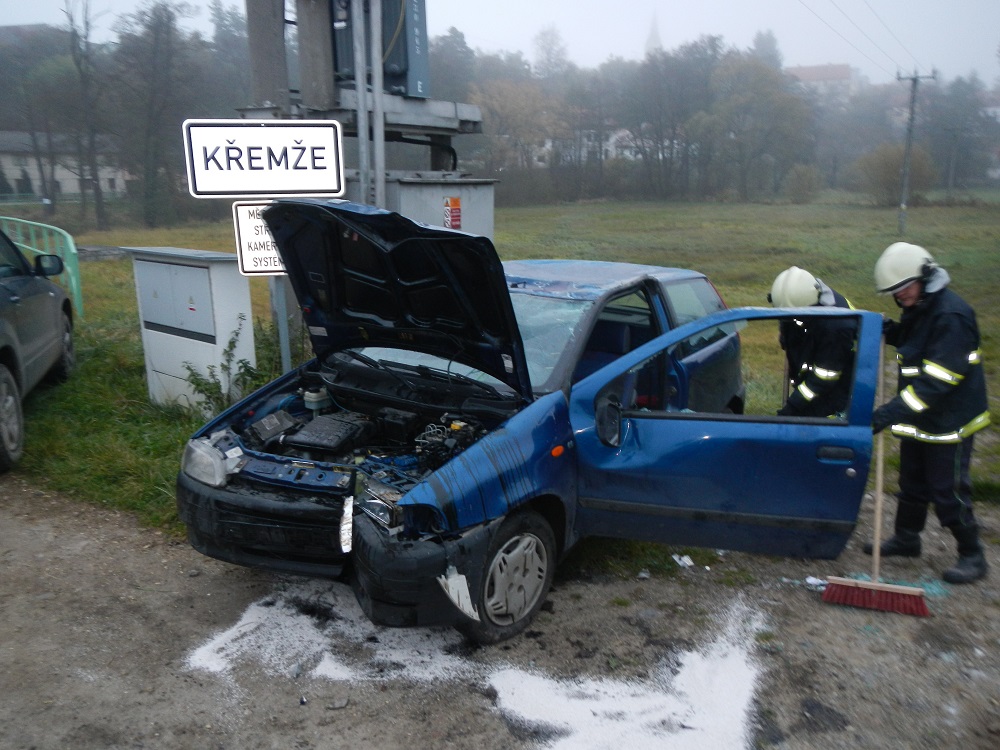 3 Dopravní nehoda OA, Křemže - 4. 11. 2014 (1).jpg