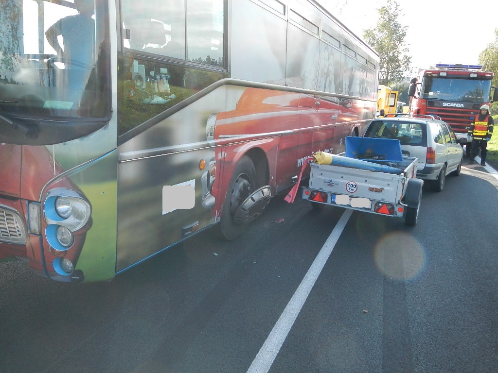 3 Dopravní nehoda OA a bus, Strmilov - 20. 9. 2015 (3).jpg