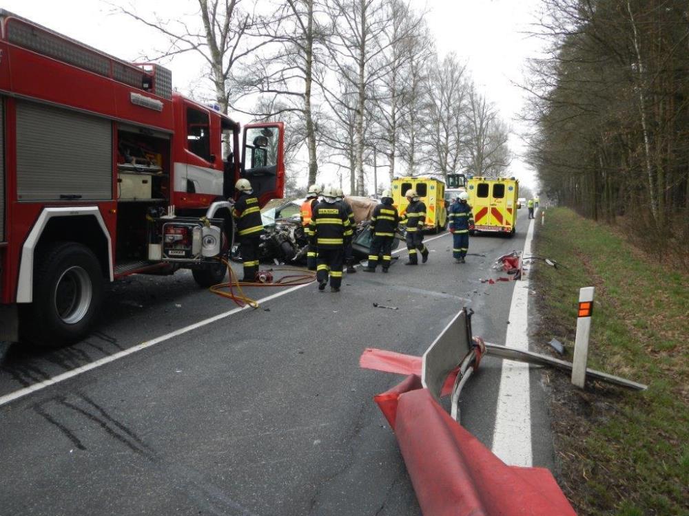 3 Dopravní nehoda OA a kamión, Dolní Žďár - 9. 3. 2016 (3).jpg