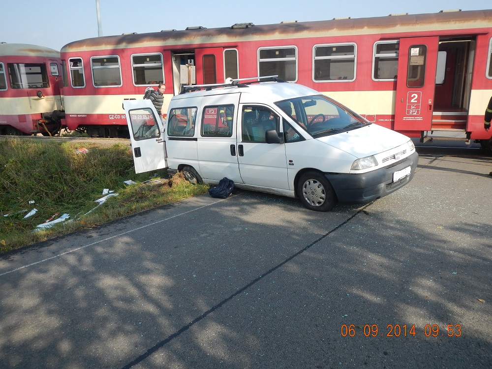 3 Dopravní nehoda OA a vlak, Tábor - Horky - 7. 9. 2014/Dopravní nehoda OA a vlak, Tábor - Horky - 6. 9. 2014 (3).jpg