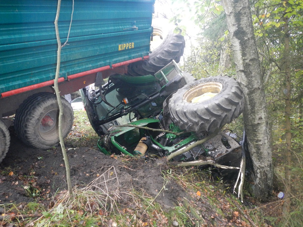 3 Dopravní nehoda traktoru, Loučovice - 30. 9. 2014 (3).jpg