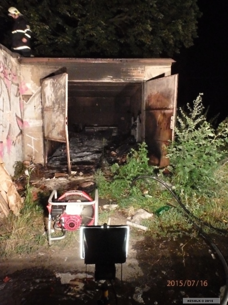 3 P_NB_16-7-2015 Požár garáže Přerov (3).JPG