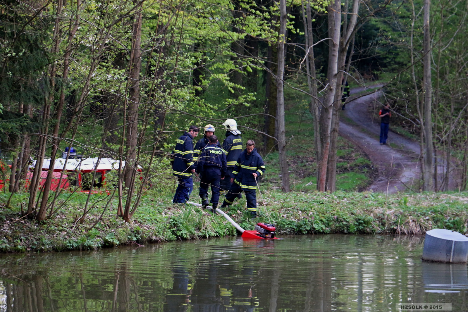 3 P_NB_2-5-2015 Požár chaty Jivová směr Domašov nad Bystřicí (11).JPG