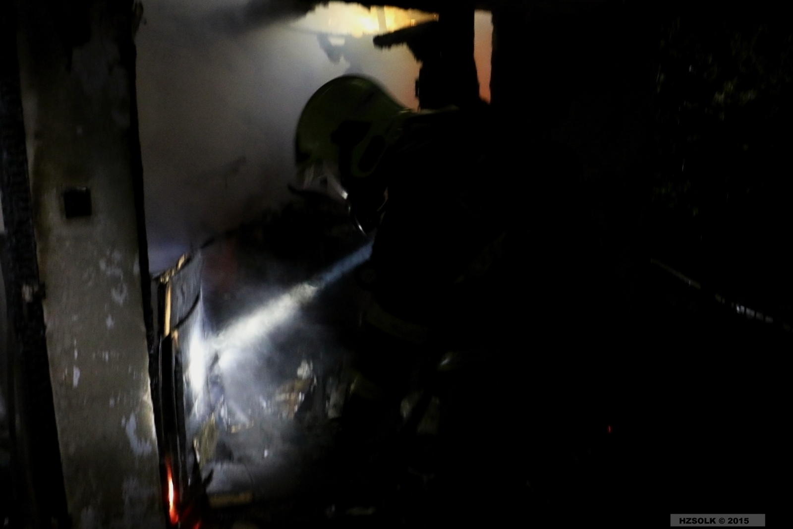 3 P_NB_2-5-2015 Požár hospodářské budovy u RD Nemilany (25).JPG