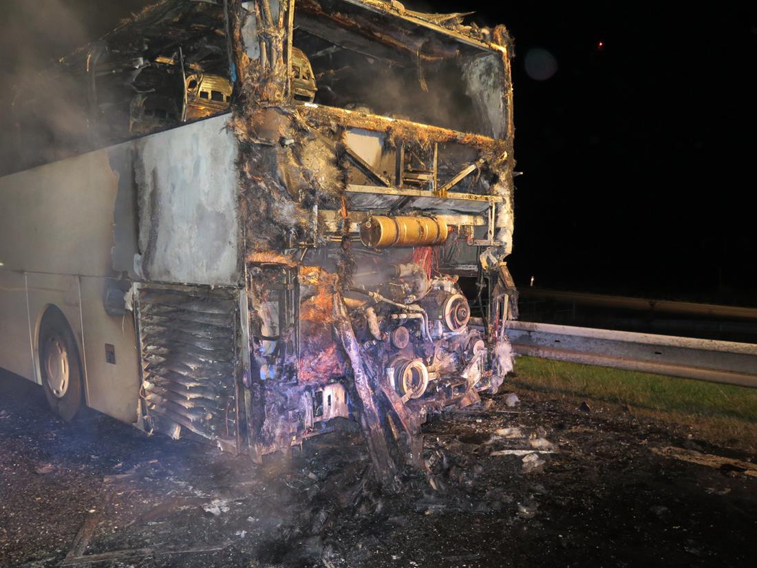 3 Požár autobusu, Písek - 16. 9. 2015 (2).JPG