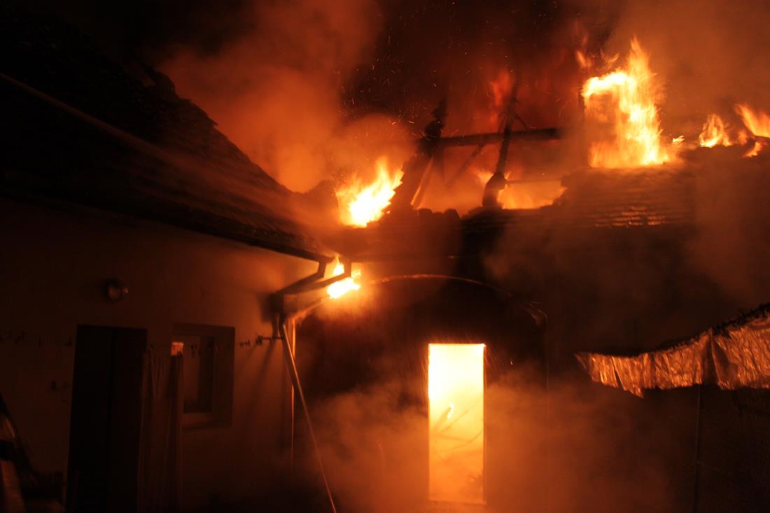 3 Požár střech, Malenice - 24. 10. 2015 (5).JPG
