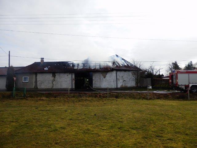 3 Požár střechy, Újezdec - 2. 3. 2016 (5).jpg