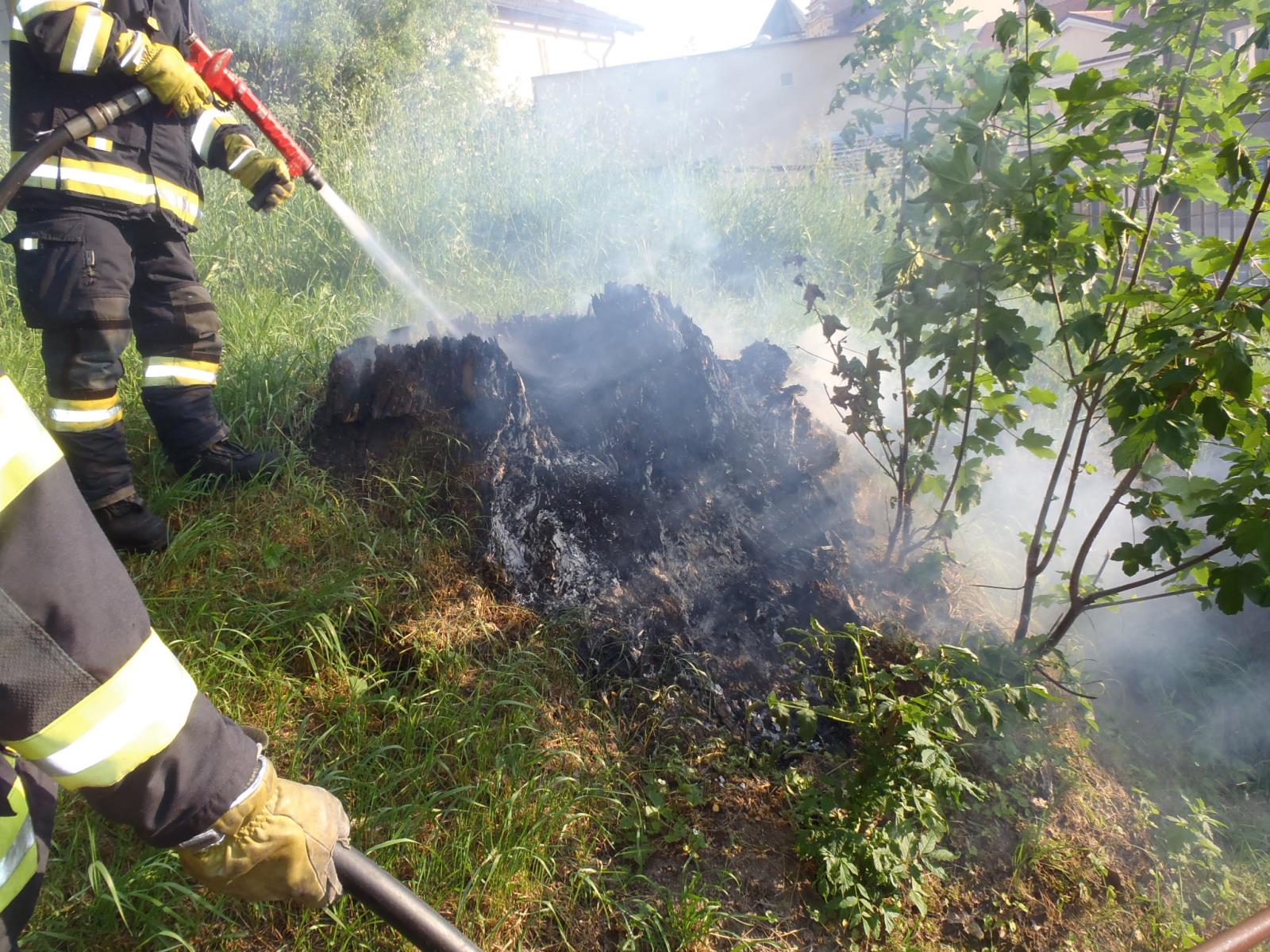 30.5.2017 (DO 18.46) požár pařezu Domažlice.JPG