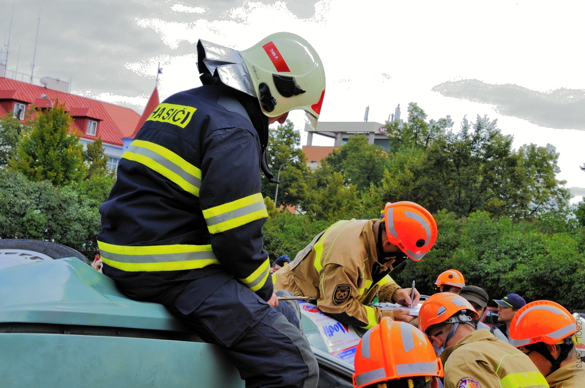 31 4-9-2013 Soutěž ve vyprošťování zraněných osob z havarovaných vozidel - Přerov (31).JPG