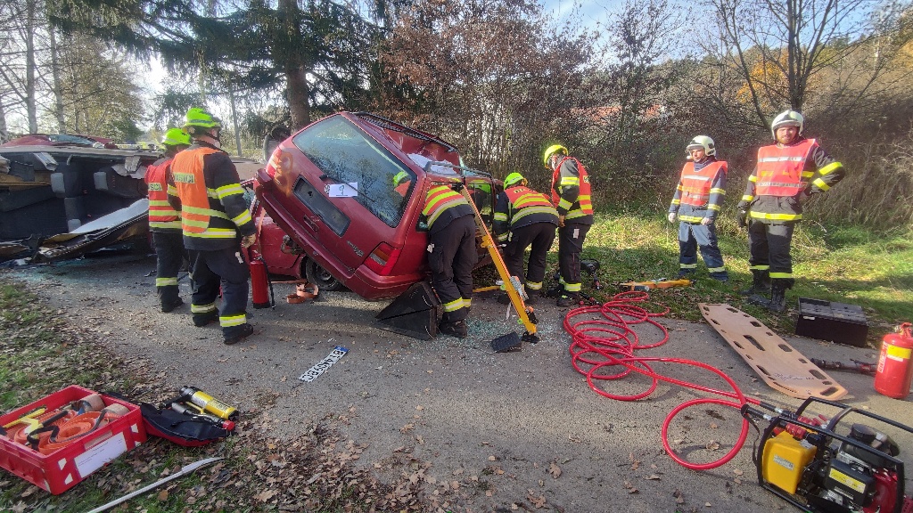 3_11_2022 Taktické cvičení IZS - Hromadná dopravní nehoda (153).jpg