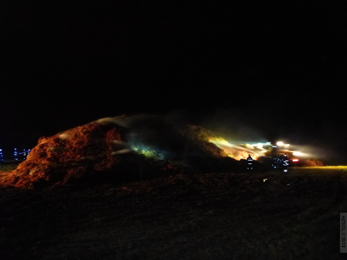 4 24-9-2013 Požár stoh Loštice (4).JPG