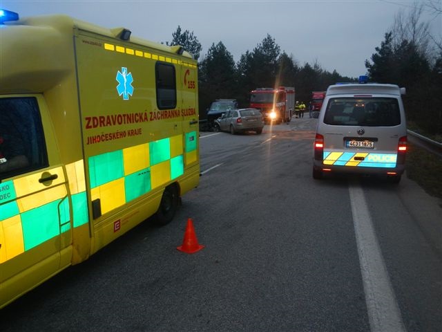 4 Dopravní nehoda 2 OA, Nová Hlína - 27. 11. 2014 (5).jpg