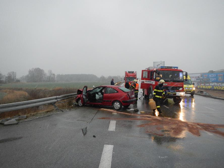 4 Dopravní nehoda 2 OA, Veselí nad Lužnicí - 31. 3. 2015 (6).JPG