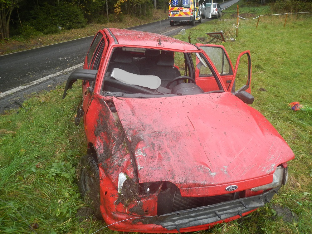 4 Dopravní nehoda OA, Frymburk - 17. 10. 2014 (2).jpg