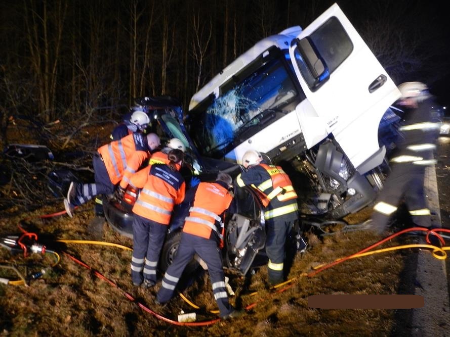 4 Dopravní nehoda OA a NA, Zárybničná Lhota - 5. 3. 2015 (4).jpg