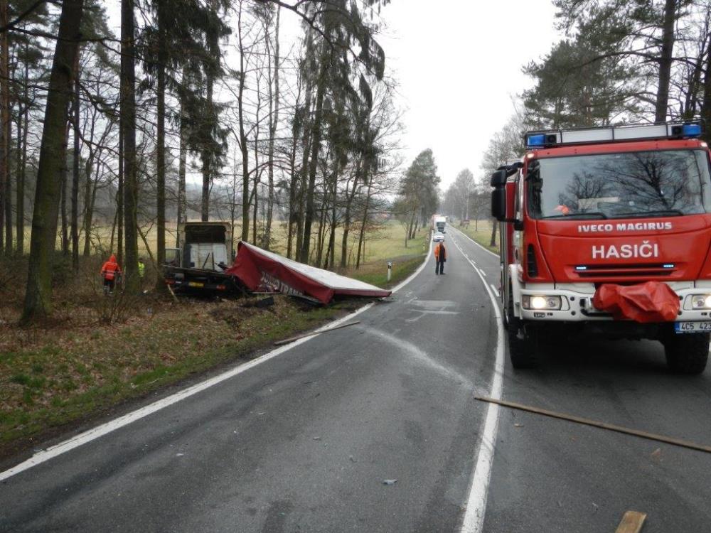 4 Dopravní nehoda OA a kamión, Dolní Žďár - 9. 3. 2016 (4).jpg