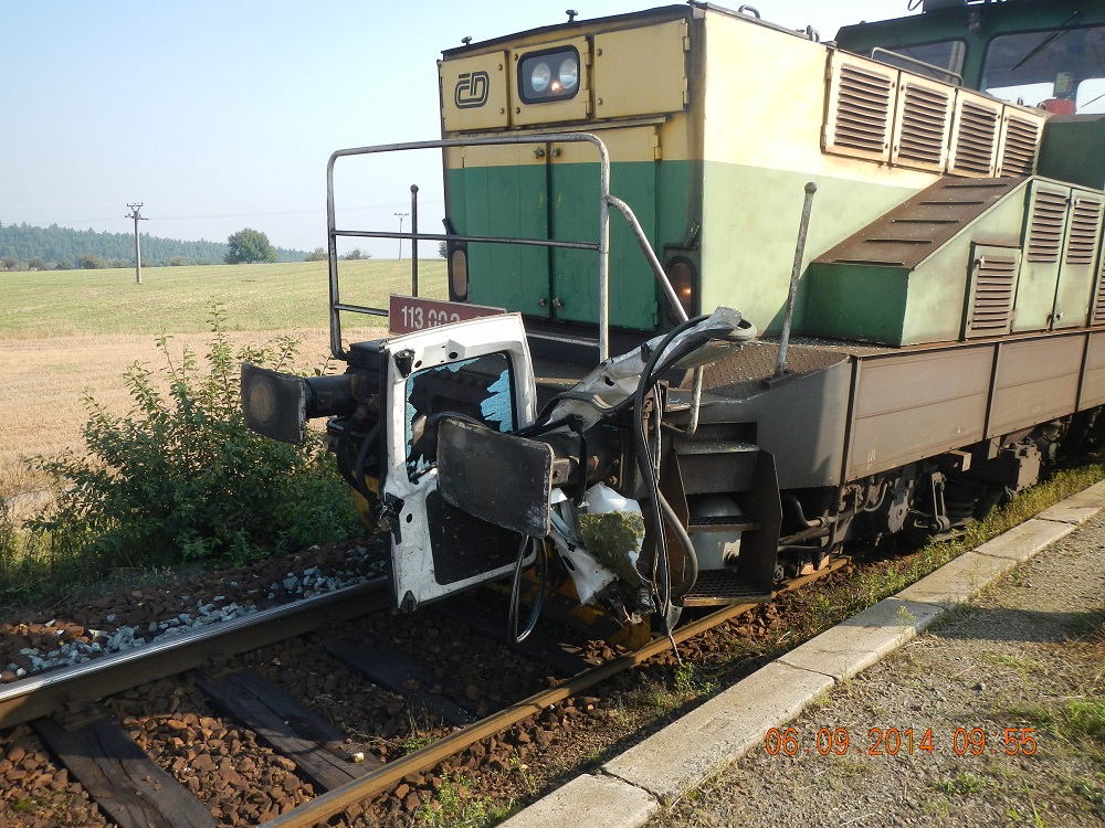 4 Dopravní nehoda OA a vlak, Tábor - Horky - 7. 9. 2014/Dopravní nehoda OA a vlak, Tábor - Horky - 6. 9. 2014 (4).jpg