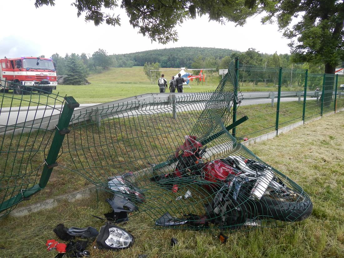 4 Dopravní nehoda motorky, Valtínov - 20. 6. 2015 (4).JPG