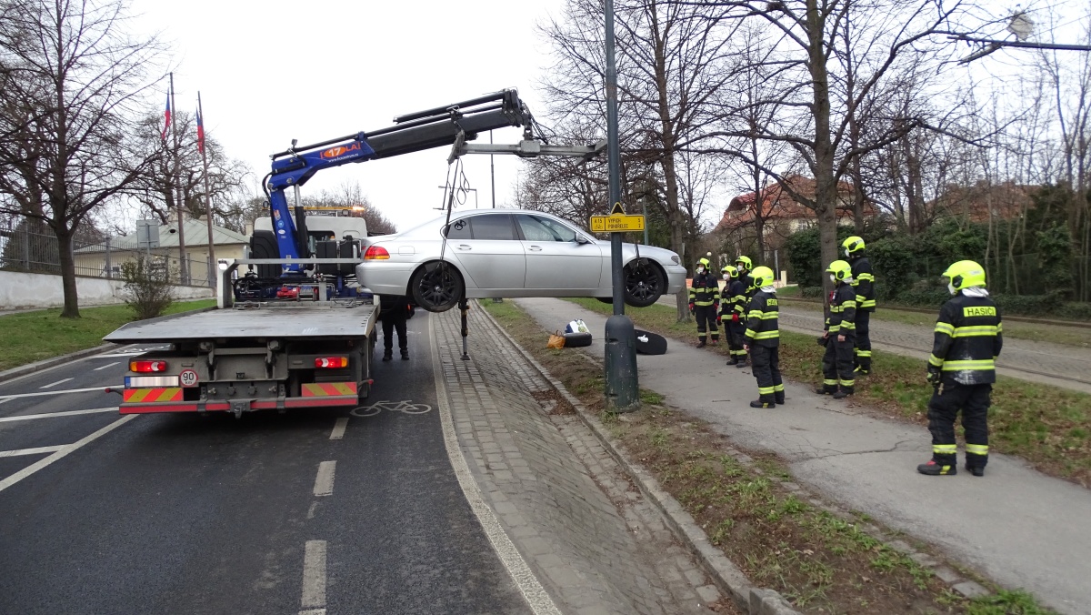 4 Dopravní nehoda osobního automobilu