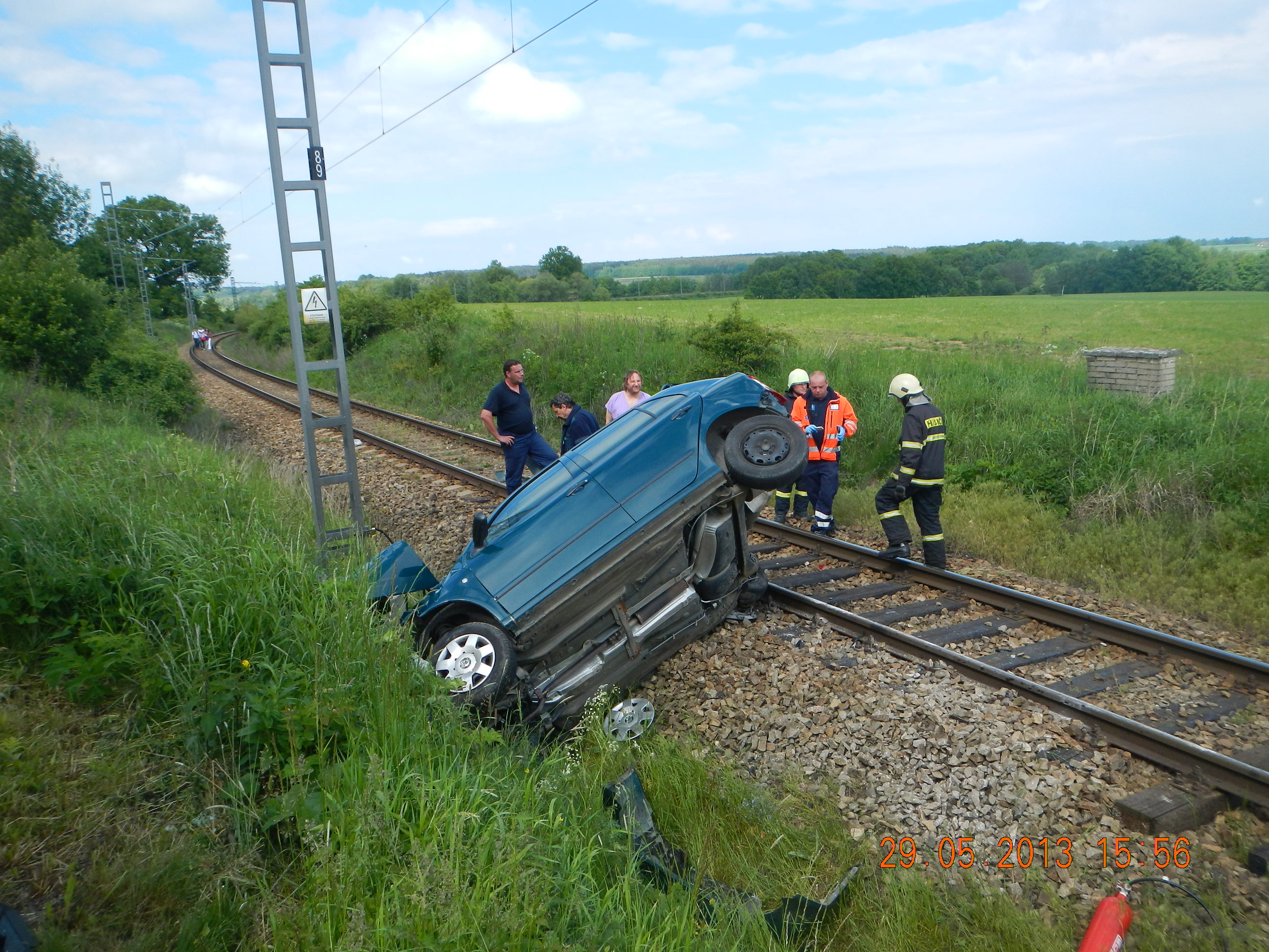 4 Dopravní nehoda vlak a OA, Borovany - 30. 5. 2013 (4).jpg