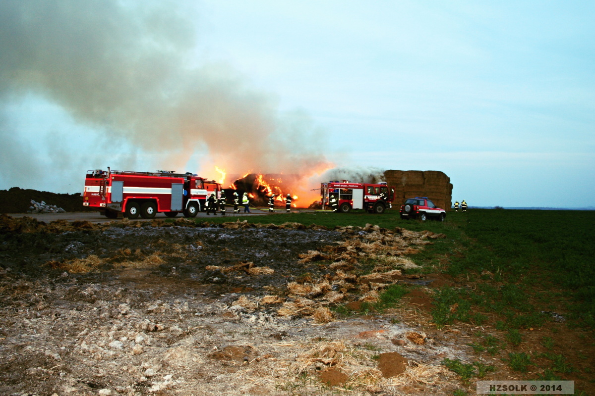 4 P_22-3-2014 Požár stohu Brodek u Prostějova (4).JPG