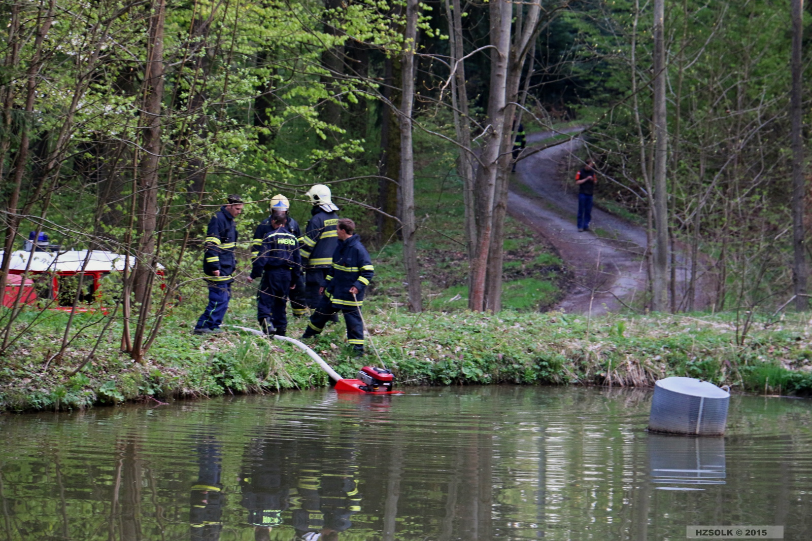 4 P_NB_2-5-2015 Požár chaty Jivová směr Domašov nad Bystřicí (12).JPG