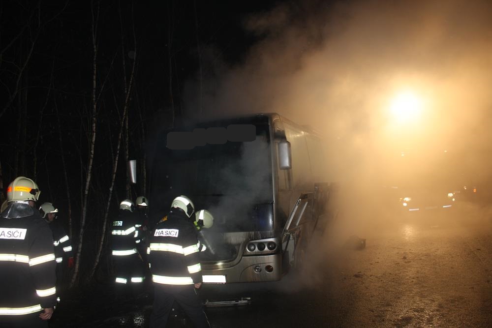 4 Požár autobusu, Lhotice - 26. 3. 2015 (2).JPG