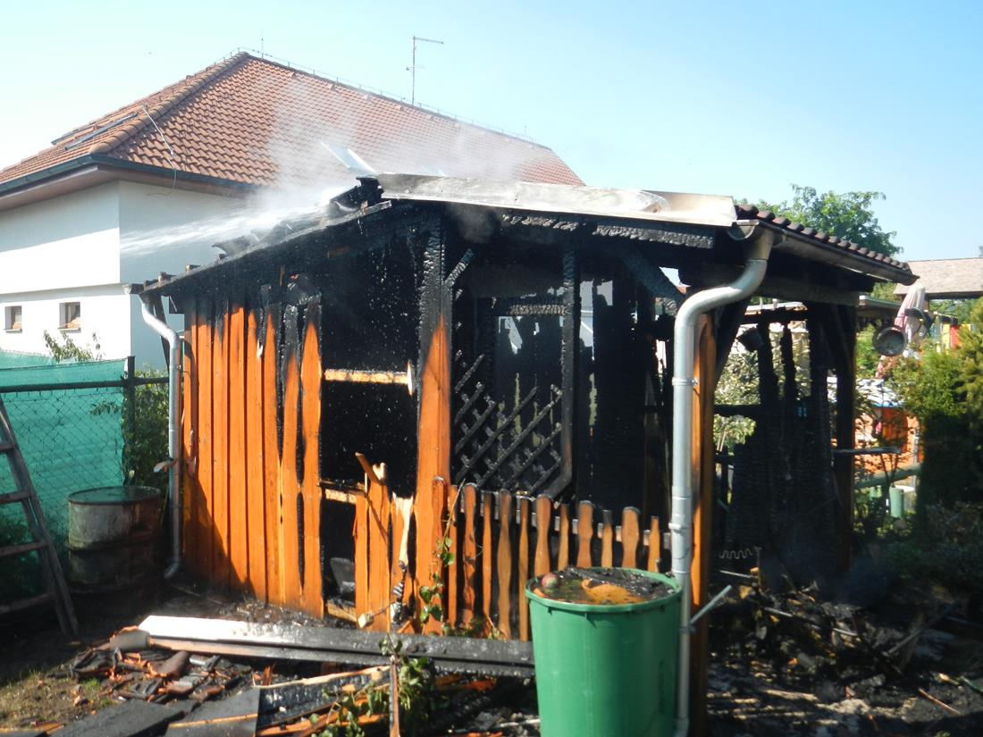 4 Požár domku, Litvínovice - 22. 8. 2015 (2).JPG