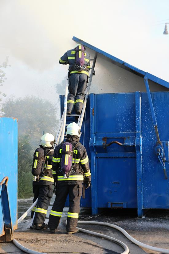 4 Požár odpadu, Planá nad Lužnicí - 8. 6. 2015 (4).JPG