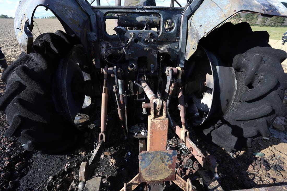 4 Požár traktoru, Chrbonín - 28. 9. 2015 (2).JPG