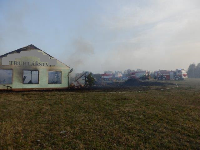 4 Požár truhlárny, Dvory nad Lužnicí - 2. 4. 2016 (6).jpg