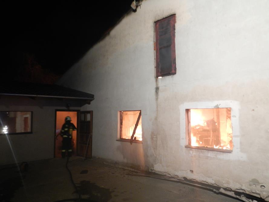 4 Požár truhlárny, Haklovy Dvory - 6. 2. 2015 (1).JPG