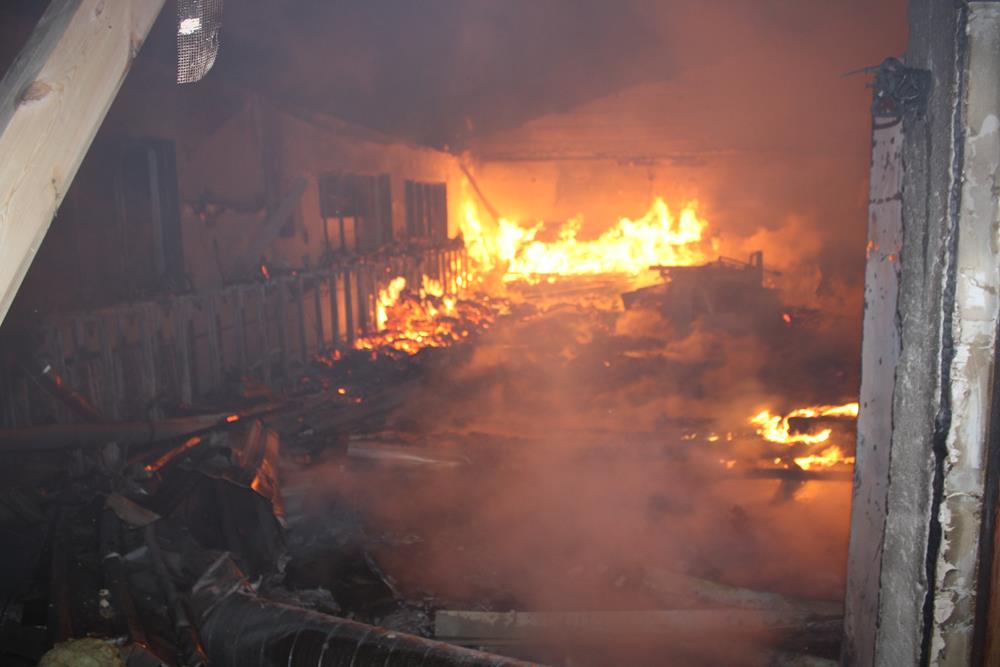 4 Požár truhlárny, Haklovy Dvory - 6. 2. 2015 (12).JPG
