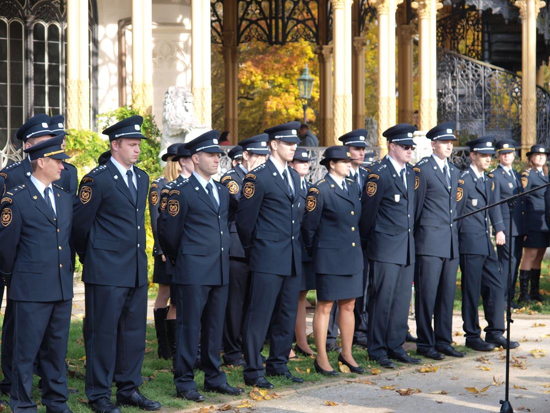 4 Slavnostní slib a předání medailí, Hluboká nad Vltavou - 26. 10. 2015 (6).JPG