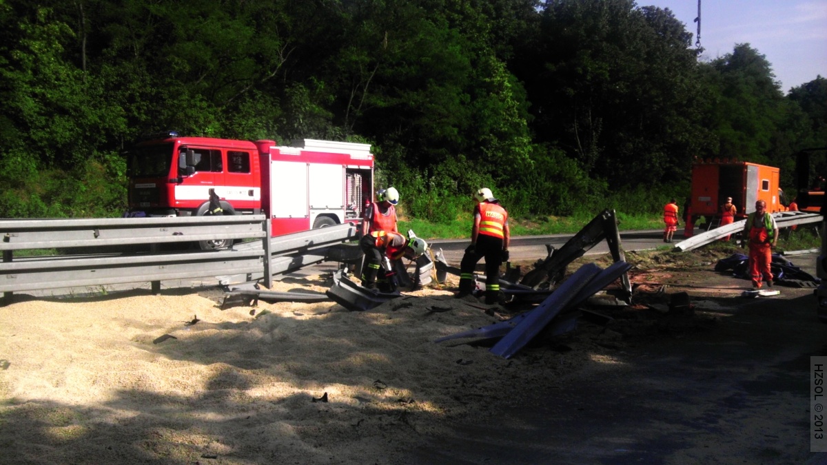 4 dopravní nehoda nákladní vozidla na R46 - 11 km (4).jpg
