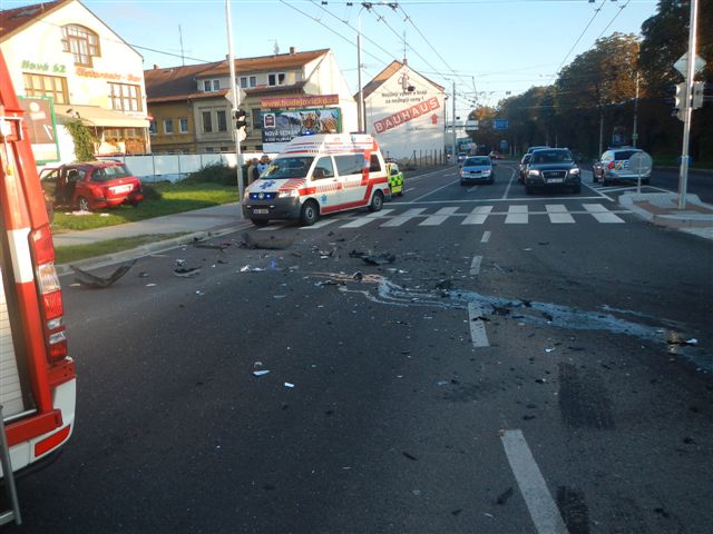 5 Dopravní nehoda OA a dodávka, ČB (3).jpg