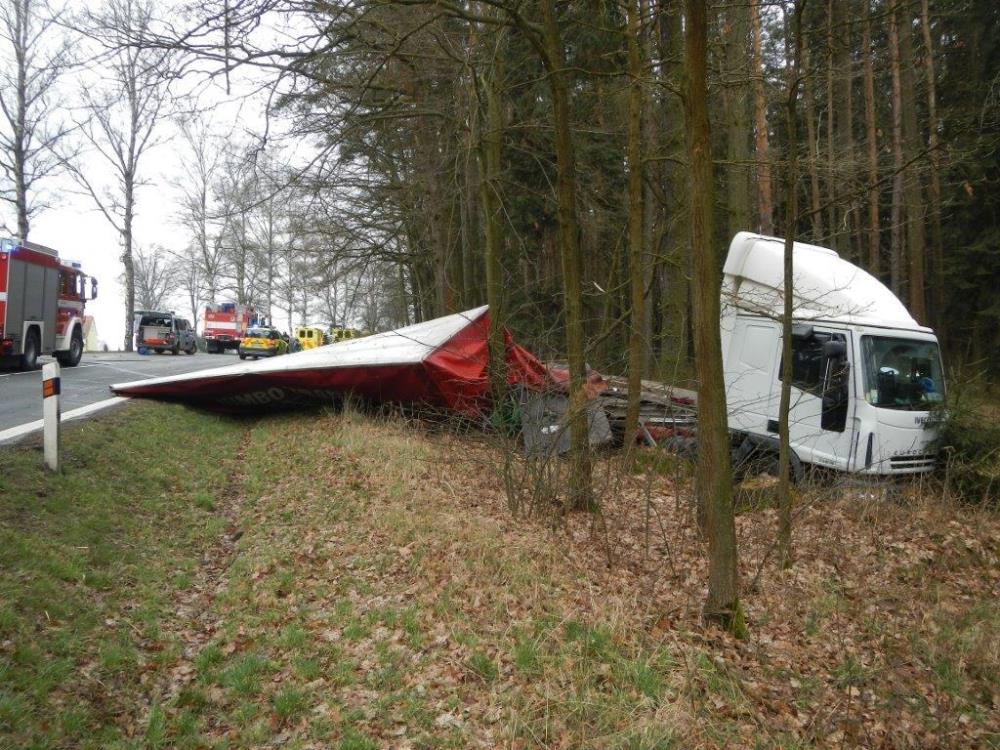 5 Dopravní nehoda OA a kamión, Dolní Žďár - 9. 3. 2016 (5).jpg