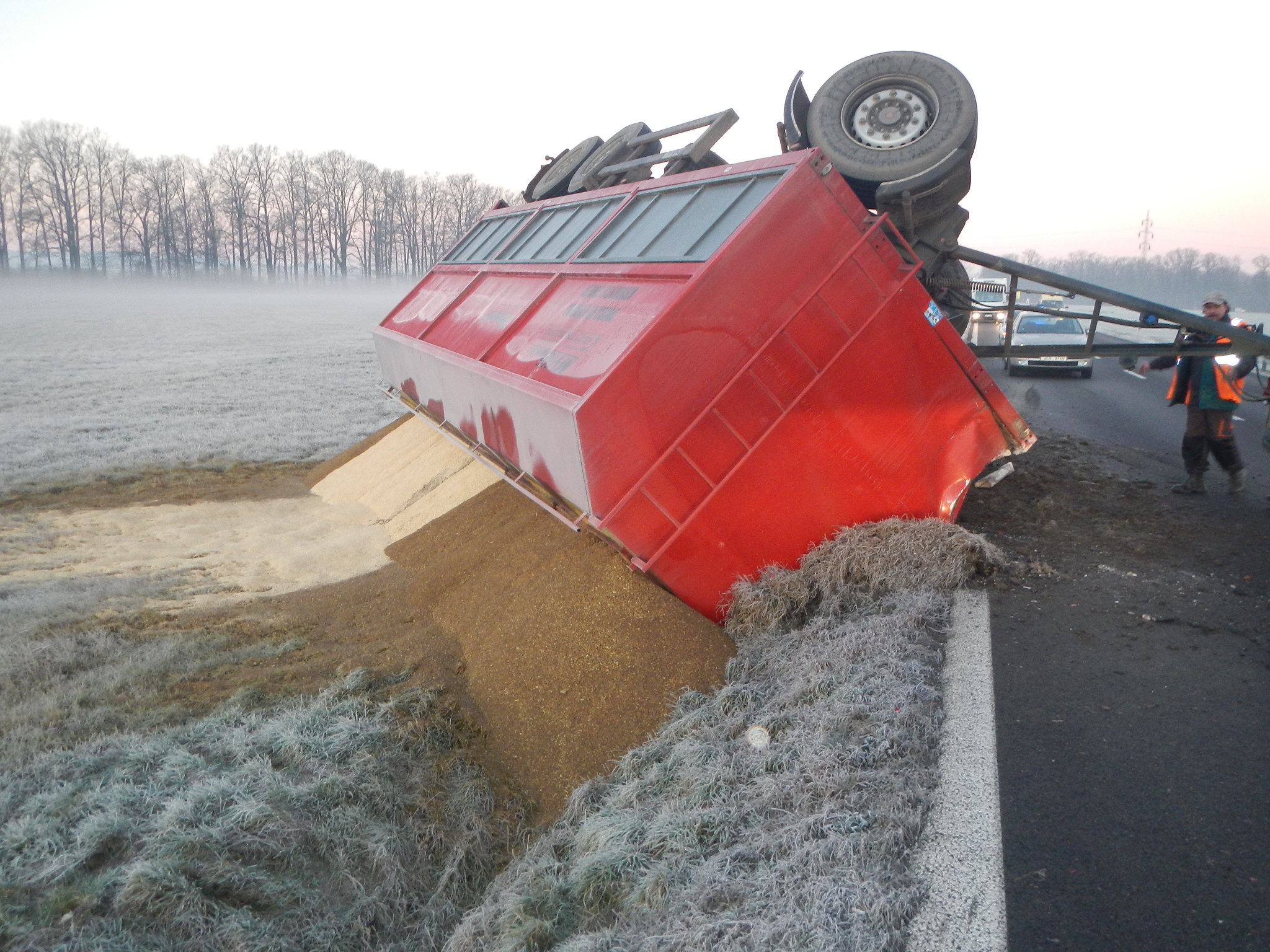 5 Dopravní nehoda kamiónu, Češňovice - 16. 12. 2013 (3).jpg