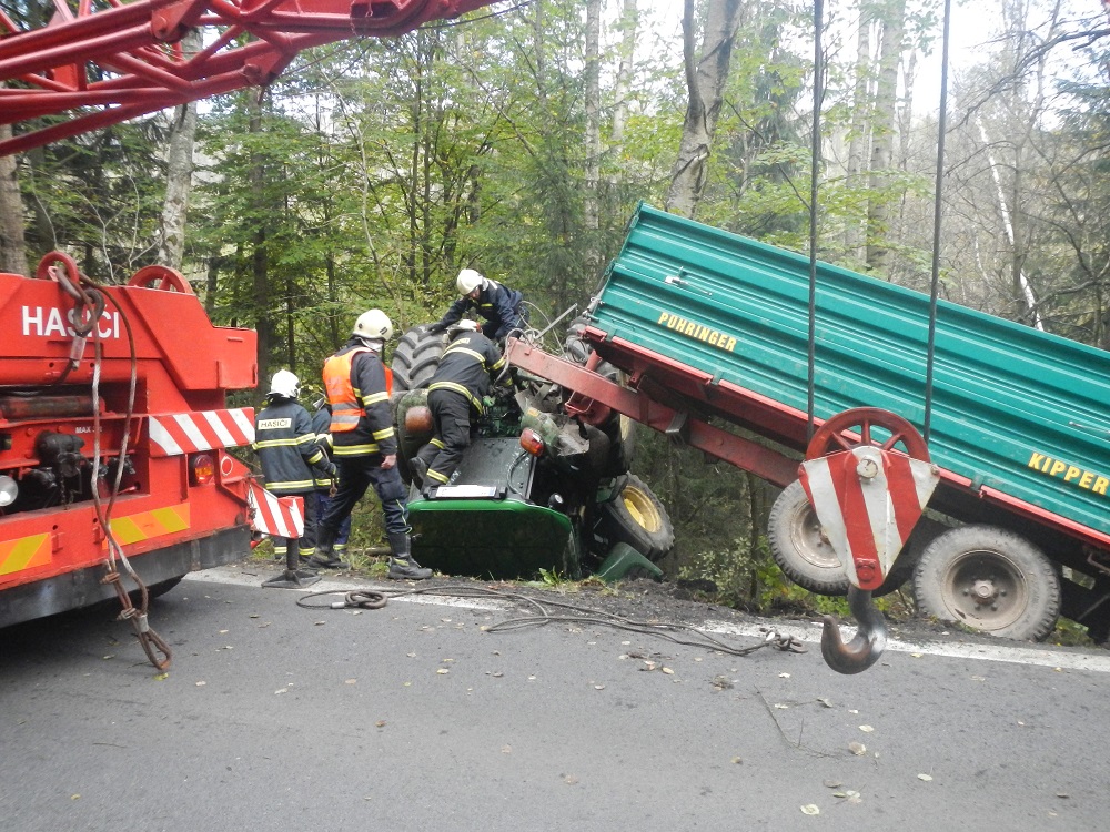 5 Dopravní nehoda traktoru, Loučovice - 30. 9. 2014 (5).jpg