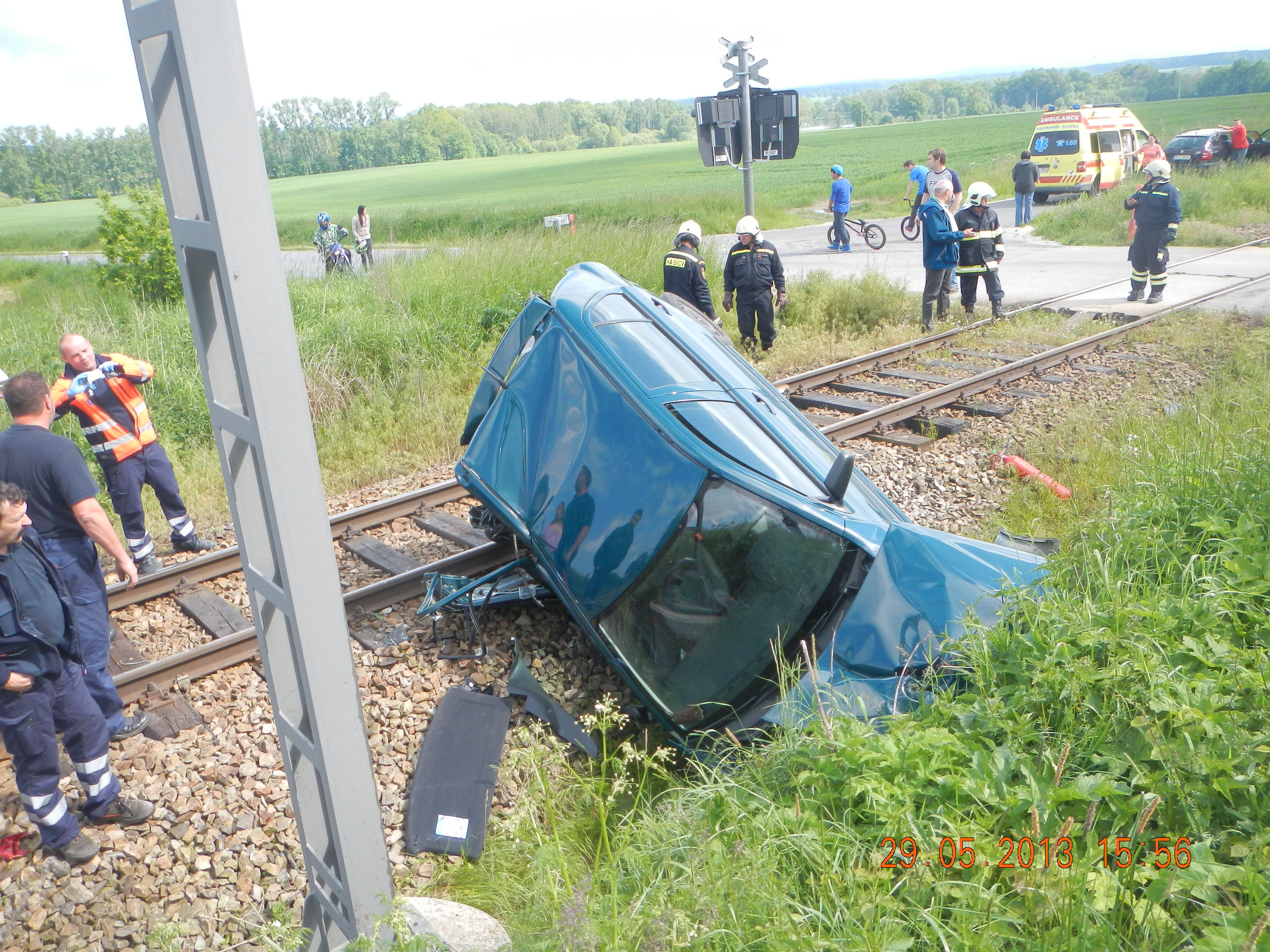 5 Dopravní nehoda vlak a OA, Borovany - 30. 5. 2013 (5).jpg