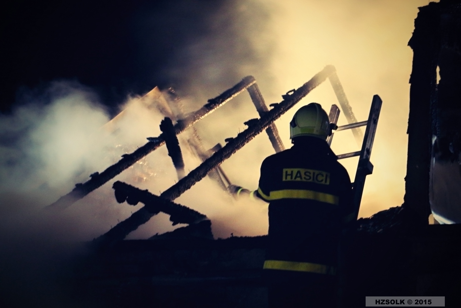5 P_NB_11-1-2015 Požár budovy a garáží Střížov, Drahanovice (25).JPG