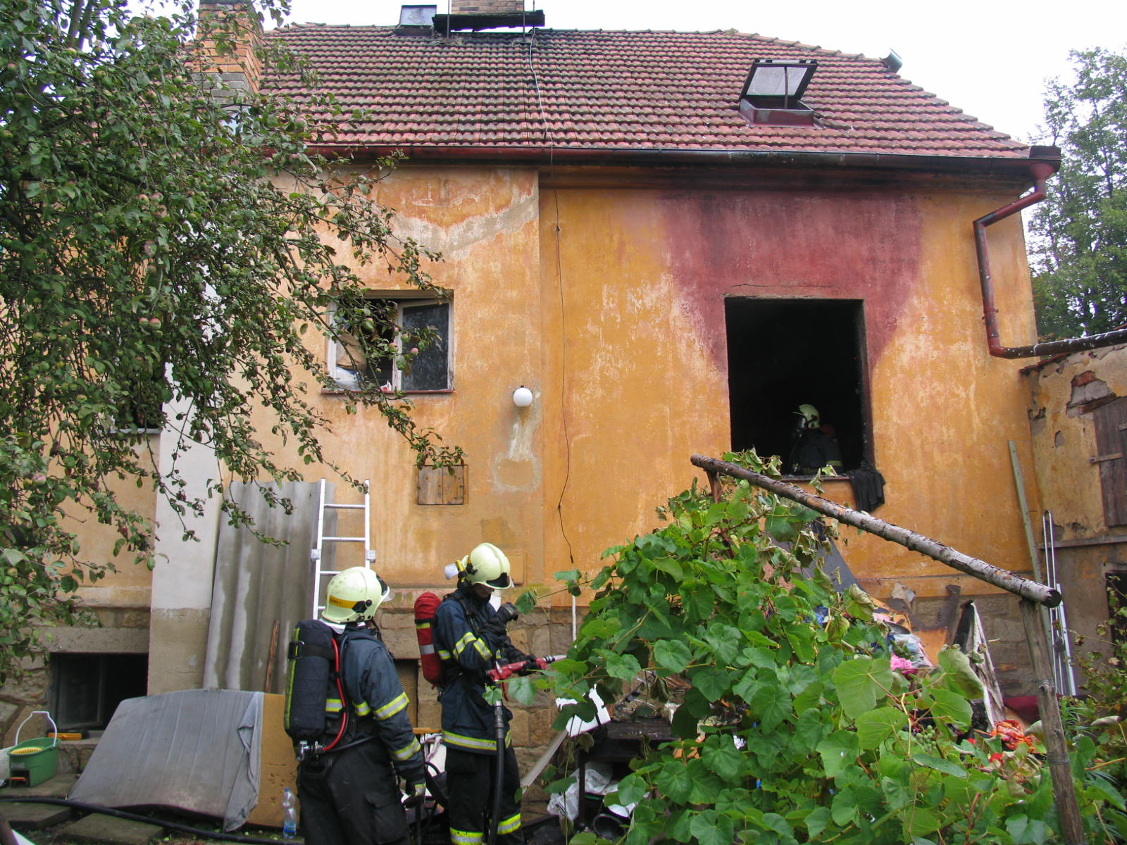 5 Požár rodinného domu, Písek - 20. 8. 2013 (5).jpg