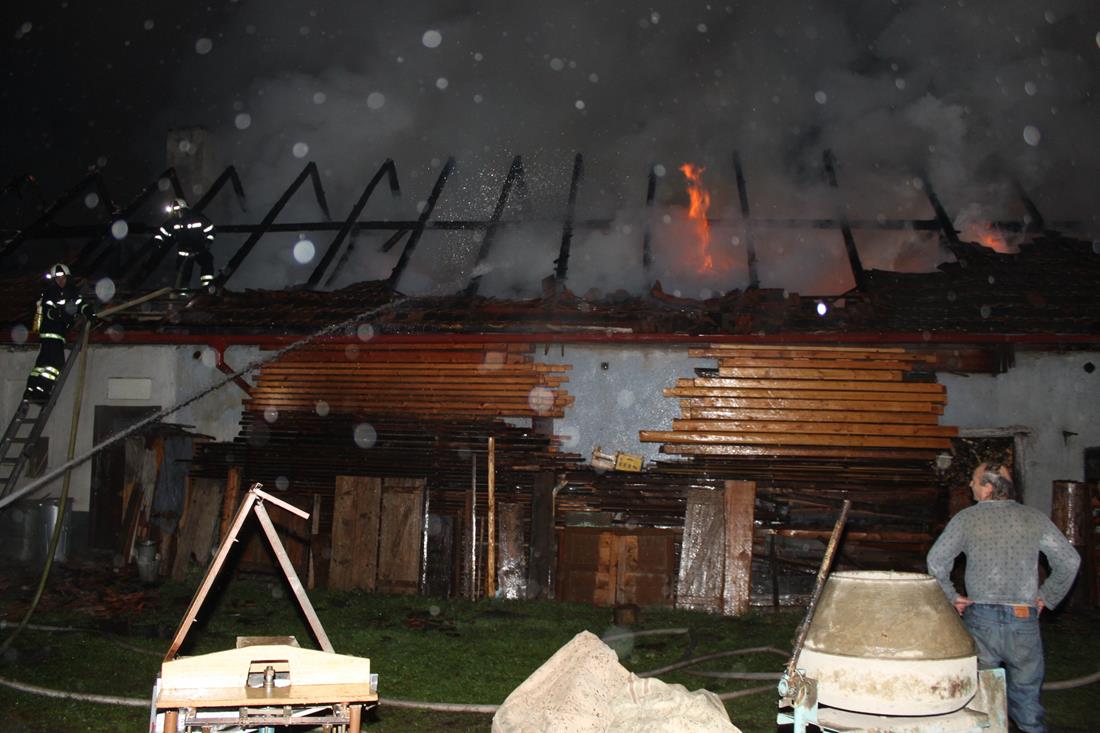 5 Požár střech, Malenice - 24. 10. 2015 (1).JPG