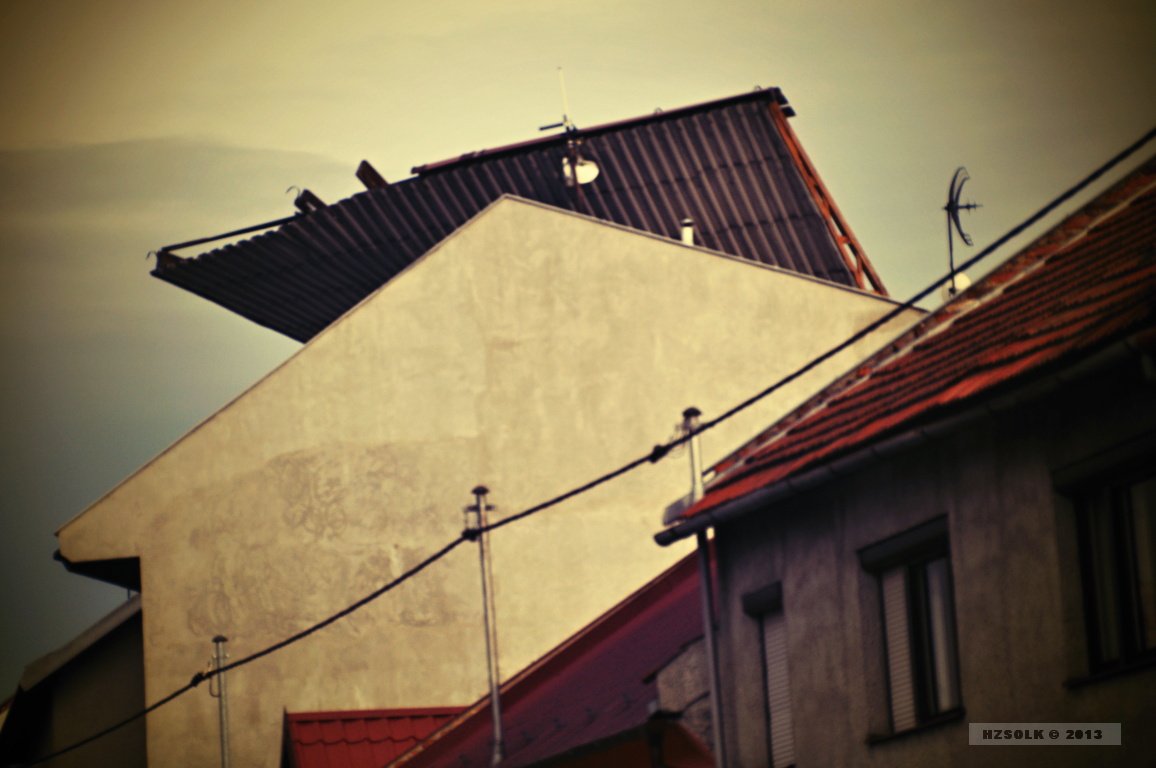 6 26-12-2013 Odstranění uvolněné střechy v Kojetíně - silný vítr (2).JPG