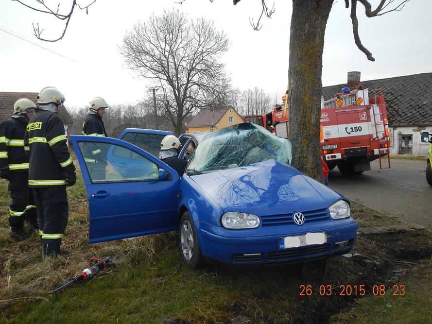 6 Dopravní nehoda OA, Dlouhá Lhota - 26. 3. 2015 (5).jpg