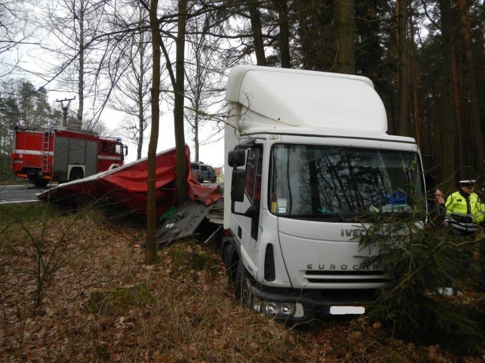 6 Dopravní nehoda OA a kamión, Dolní Žďár - 9. 3. 2016 (6).jpg