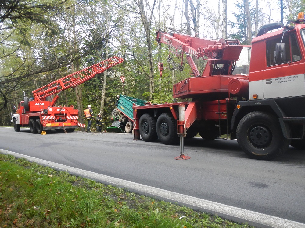 6 Dopravní nehoda traktoru, Loučovice - 30. 9. 2014 (6).jpg