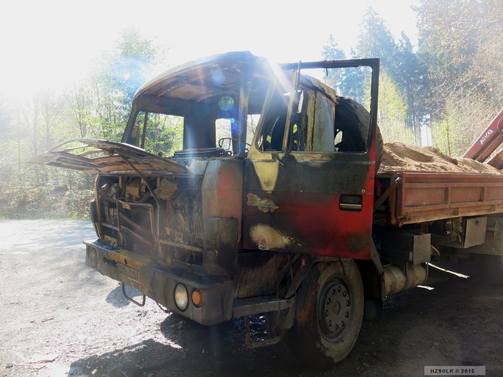 6 P_DP_24-4-2015 Požár nákladní vozidlo Tatra - Dolany směr Jívová (4).JPG